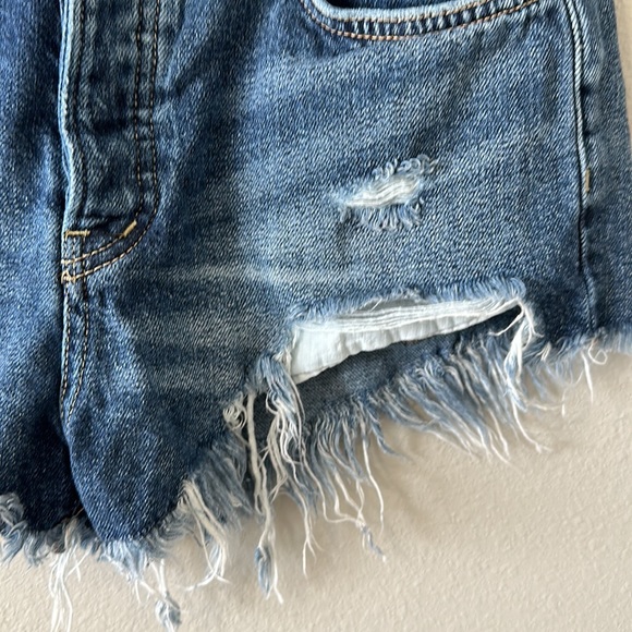 We The Free High Waisted Distressed Jean Shorts Size 27 - Picture 6 of 15
